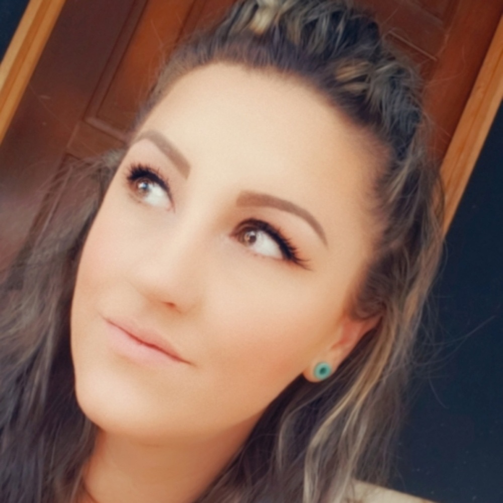 Meet your Posher, Lyedia